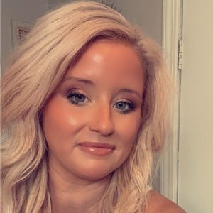 Meet your Posher, Laci